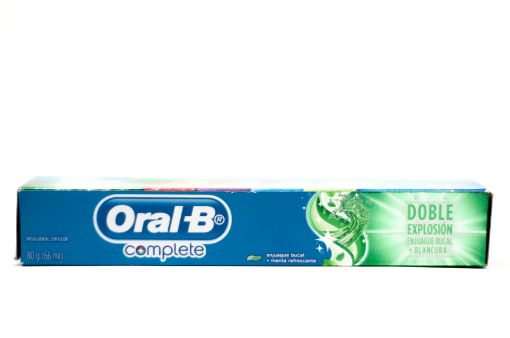 Imagen de CREMA DENTAL CON FLUOR ORAL-B COMPLETE MENTA REFRESCANTE 66 ML