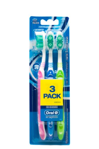 Imagen de CEPILLO DENTAL SUAVE ORAL-B COMPLETE 3 und 